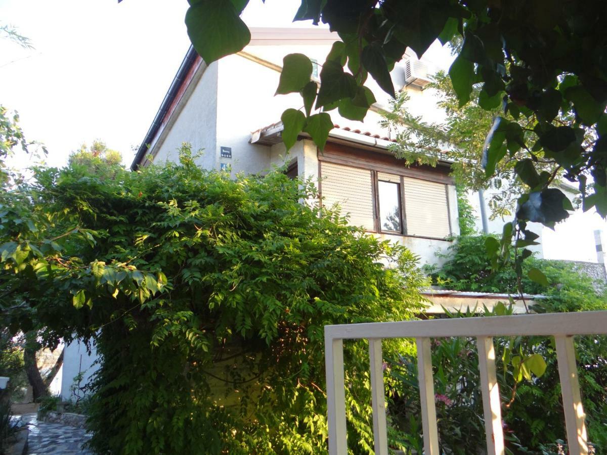 Apartments Bassi Stara Baska Bagian luar foto