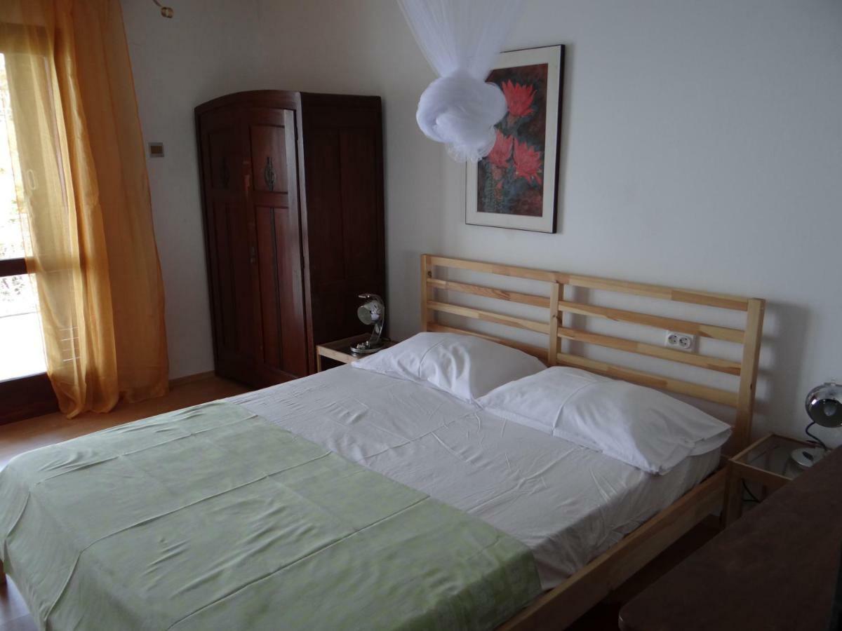 Apartments Bassi Stara Baska Bagian luar foto
